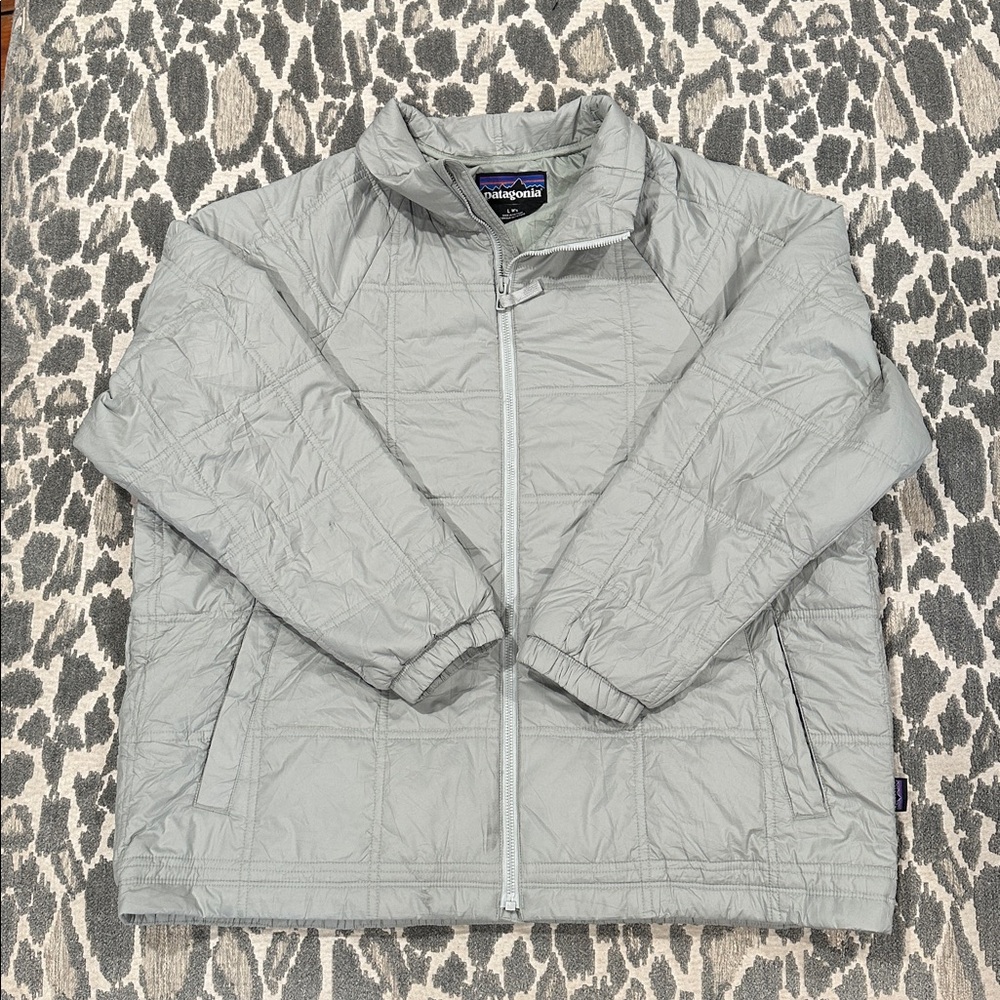 Patagonia womens puffer jacket large. Only wore a twice! Great condition!